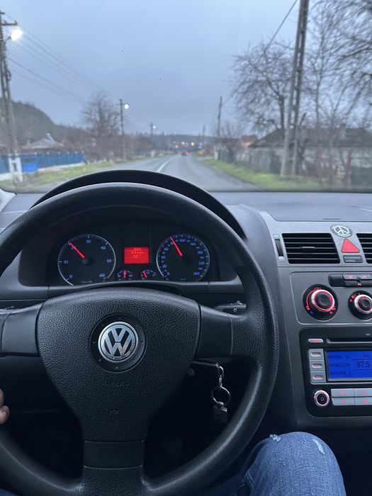 Vand VW touran 1.9 tdi , doar vand fara variante