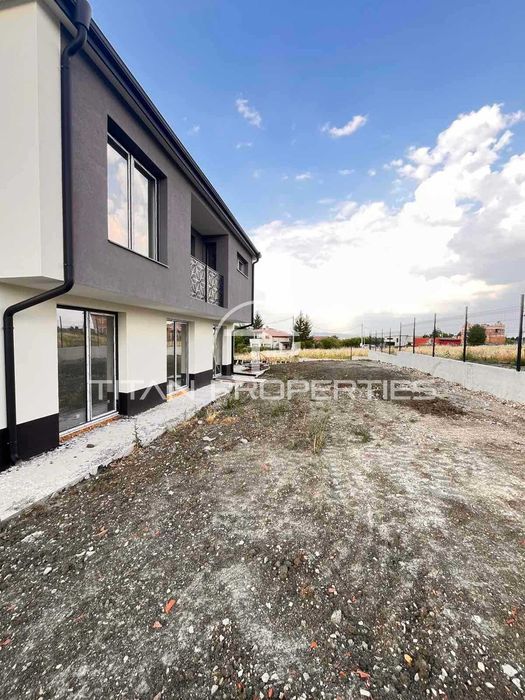 Продава се Къща в с. Хераково, Област София-област - 254 кв.м за 1438 €/кв.м - Снимка #1