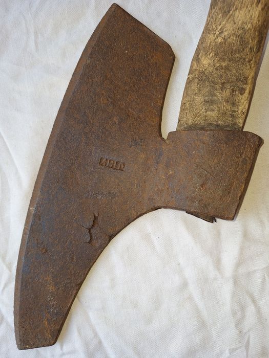 Стар голям марков топор брадва