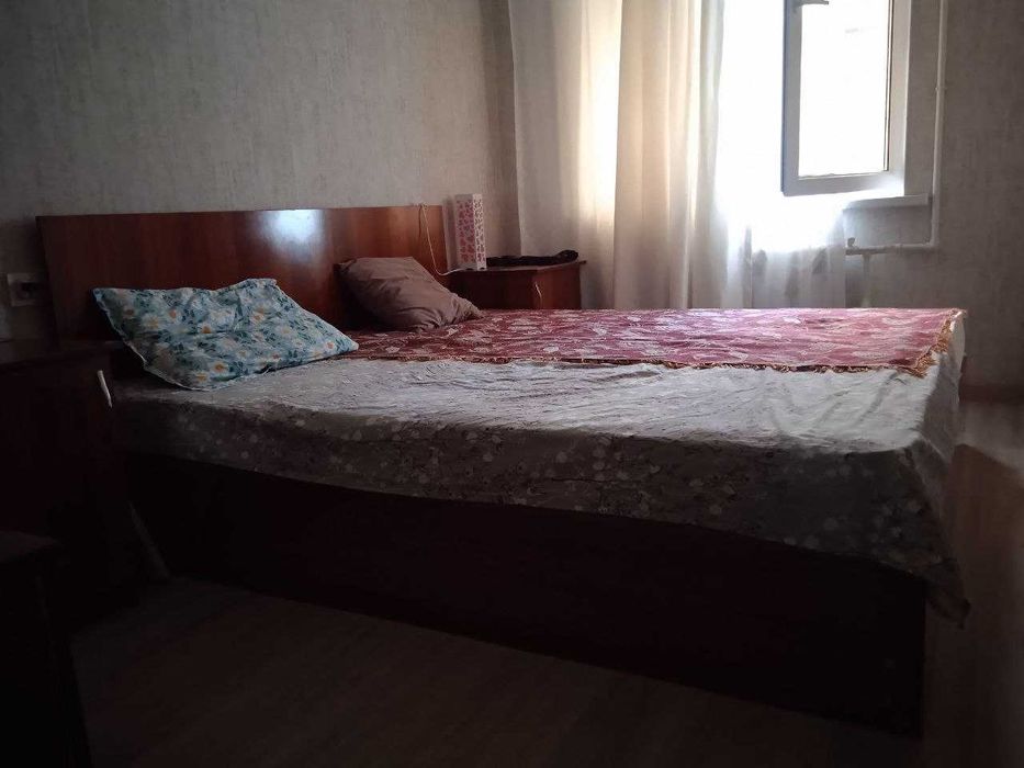 Продается кровать с тумбочками