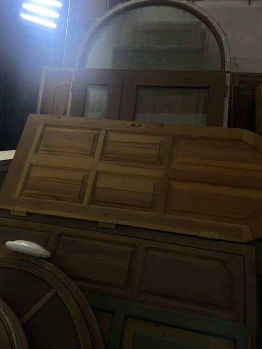 Двери деревянные,разные