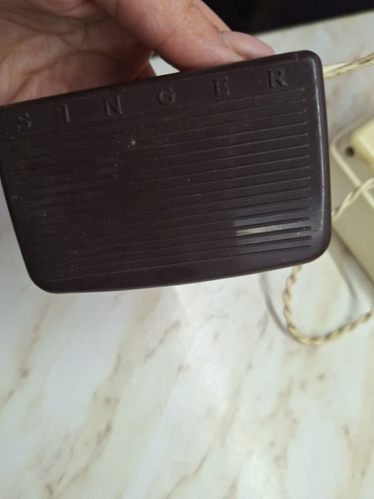 Стара детска мини шевна машина