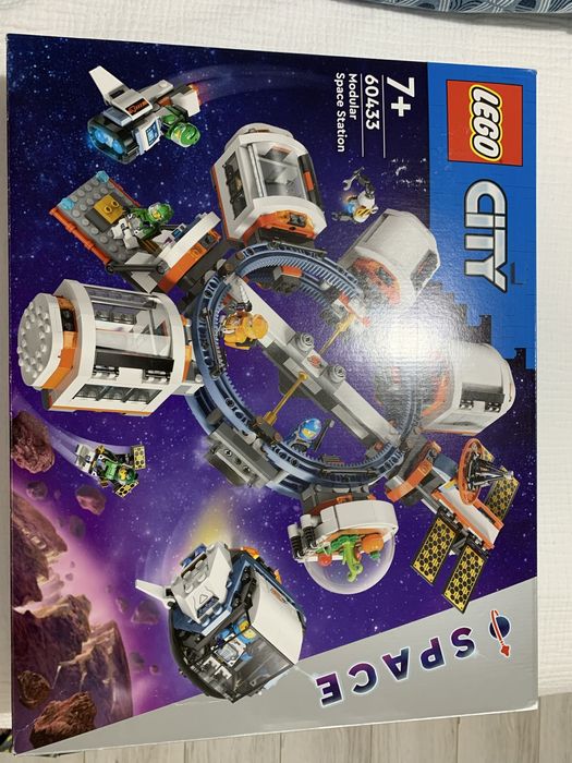Lego 60433 - Modular Space Station