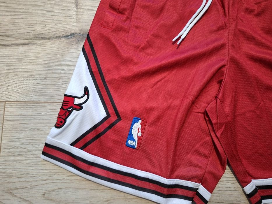 Баскетболни шорти на Чикаго Булс!