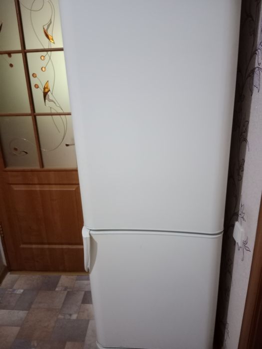 Холодильник Индезит б/у в нерабочем состоянии