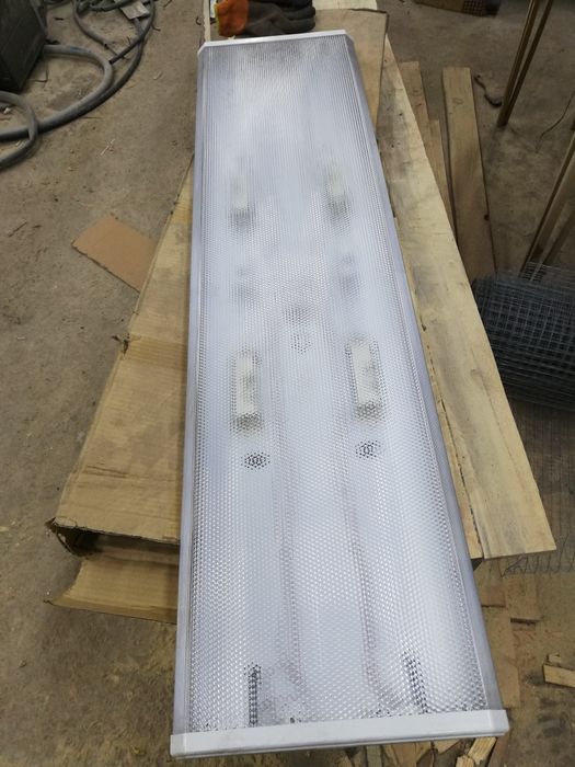 Люмисцентный светильник