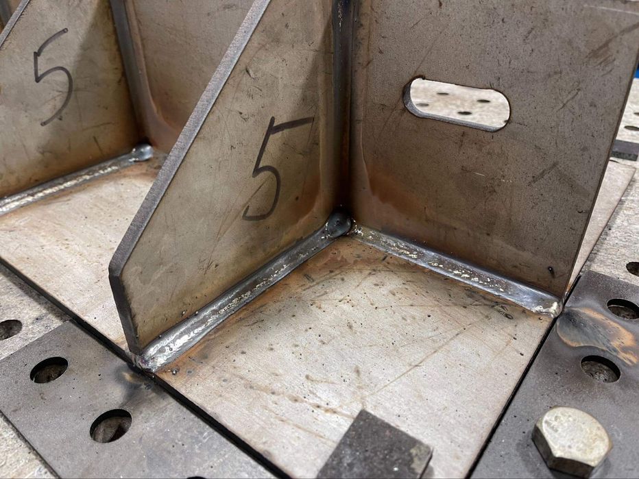 Сварочные работы в боксе