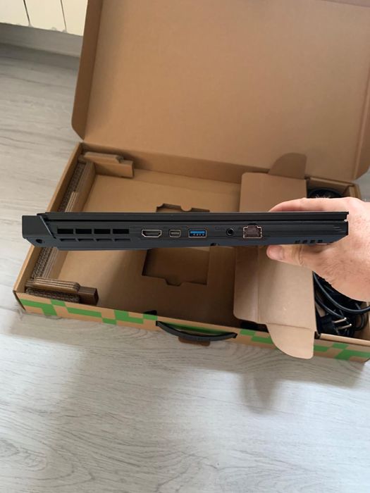 Laptop Gaming Gigabyte Aorus I7 , RTX 3070 ca si nou