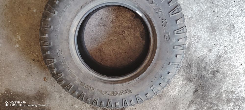 Продаются шина. На запаску.