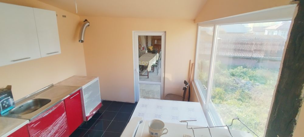 Продават се две къщи в жк. Църква, гр. Перник