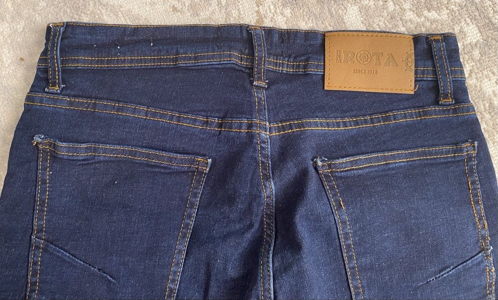Продается мужские джинсы