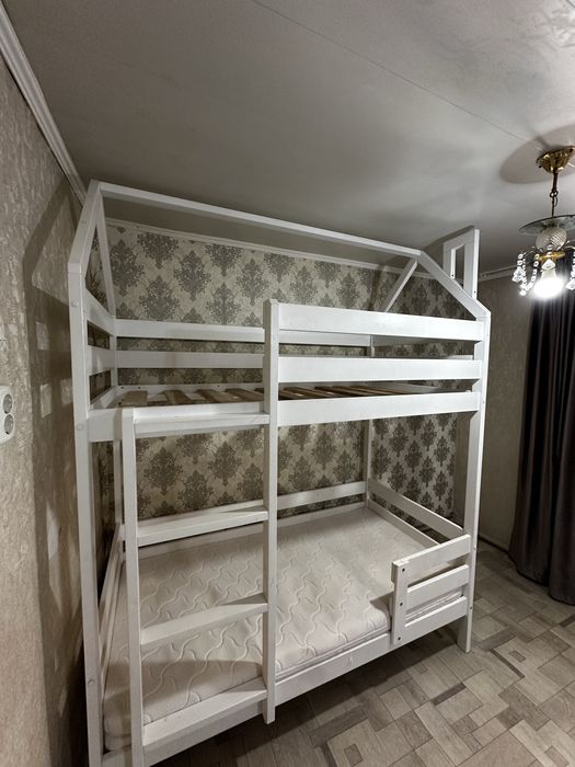 Продам кровать двухярусная