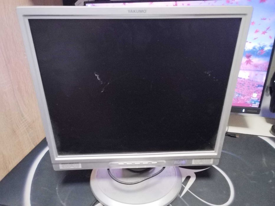 Monitor Yakumo | 17'' / 60 Hz DEFECT