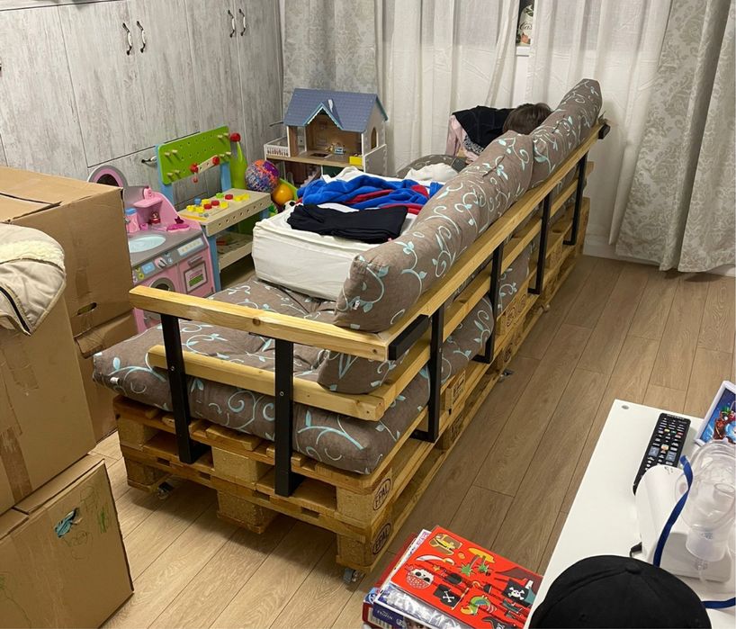 Canapea 2400 x 800 mm din lemn masiv cu perne