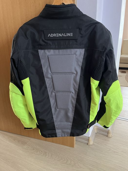 Мото яке, каска, наколенки, ръкавици