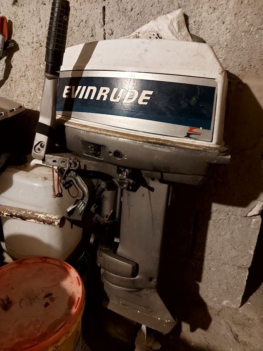 Vând motor barca Evinrude
