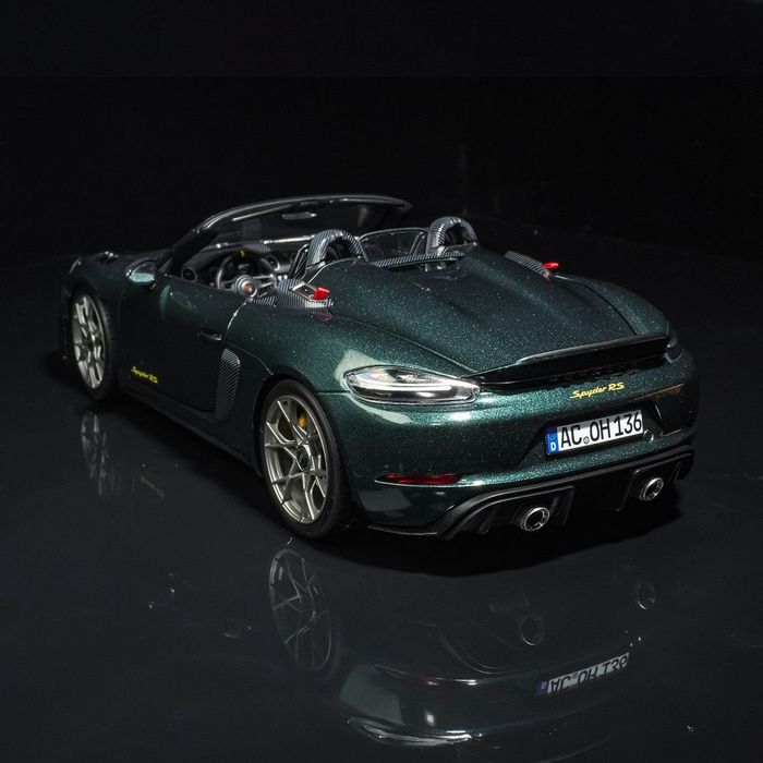 Модель автомобиля Porsche 718 Spyder в масштабе 1:18 от бренда NOREV