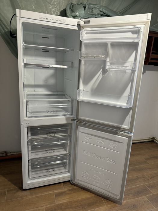 Samsung 290л.A+ NoFrost хладилник с фризер