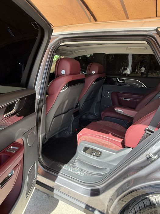 Hongqi E-HS9 | 2023 год