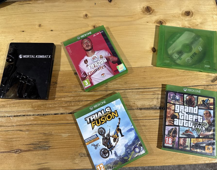 Vând xbox one S de 1 TB