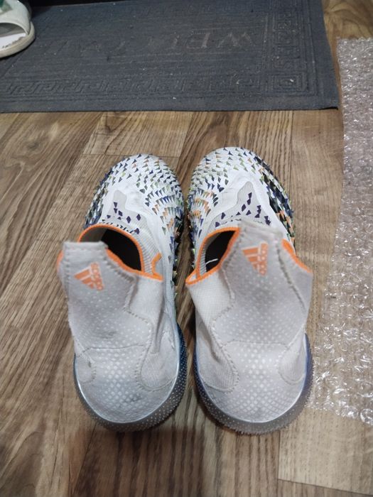 Продам бутсы белые размер 39