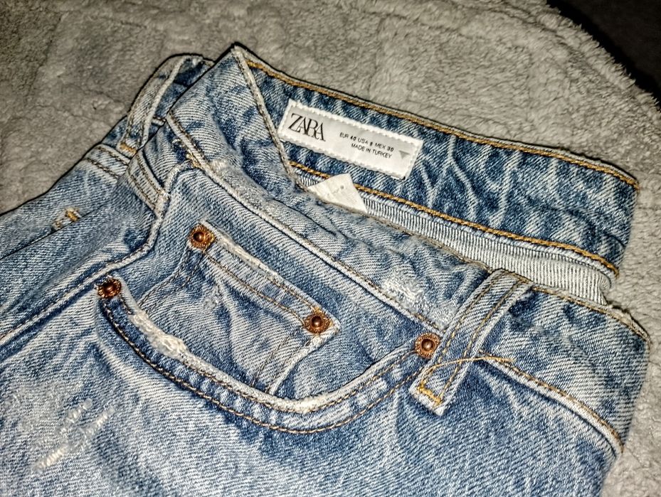 Продам женские джинсы