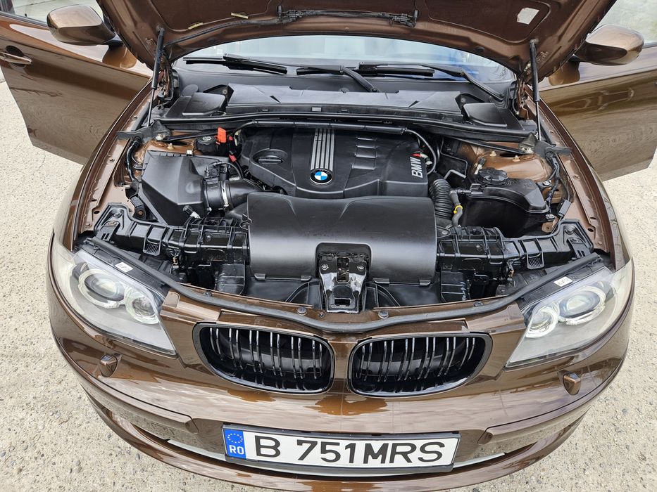 Bmw e87 an 2010 .
