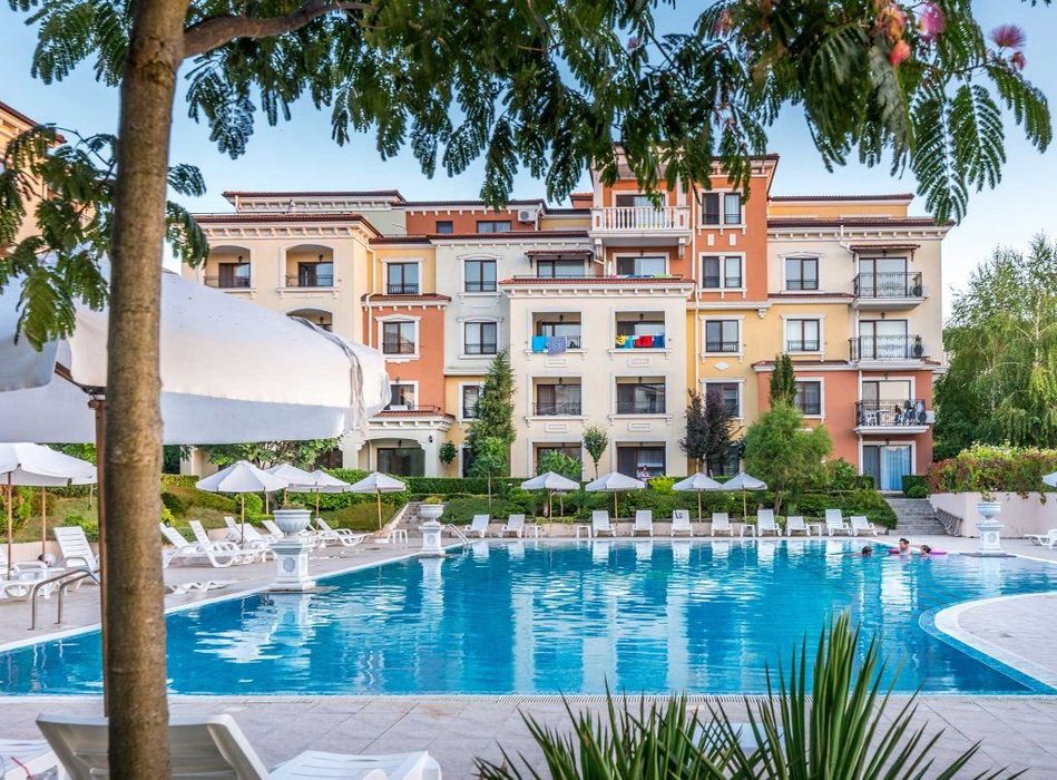 Продава се Двустаен апартамент в Созопол - 62 кв.м за 1210 €/кв.м - Снимка #2