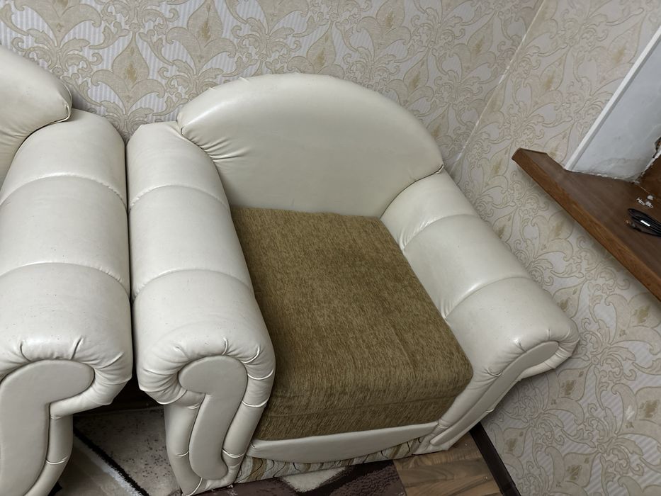 Продам диван с креслом