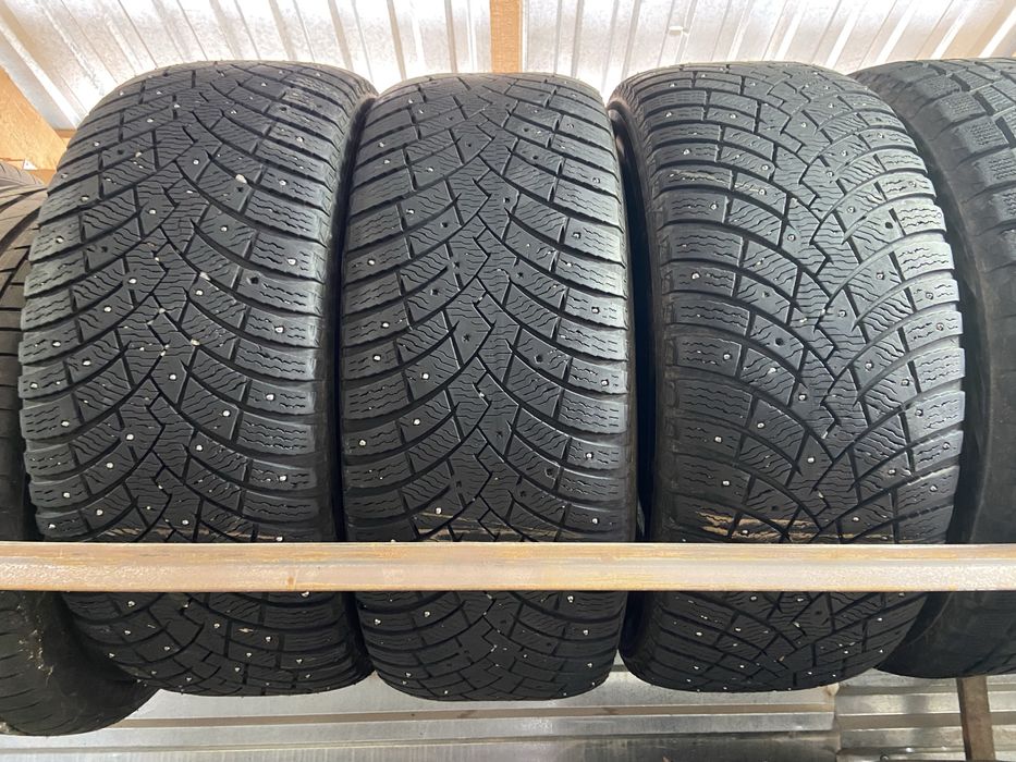 Три штуки зимние шины 285/60/18 Pirelli 285/60R18.
