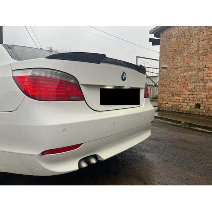 Заден М4 стил спойлер за BMW E60 черен пиано лак