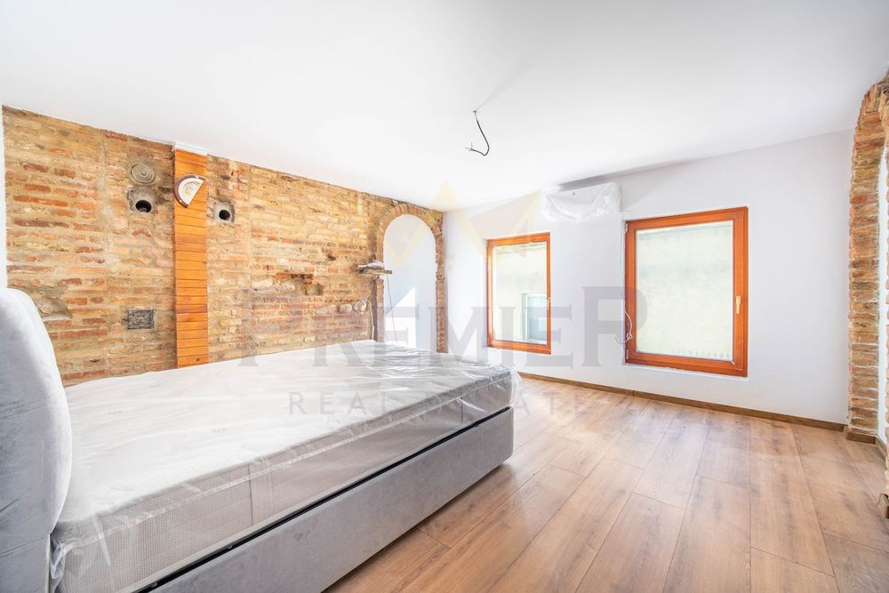 Продава се Четиристаен апартамент в Варна, Център - 214 кв.м за 2477 €/кв.м - Снимка #5