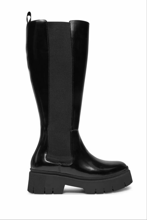 Дамски ботуши Hugo номер 38 оригинални нови