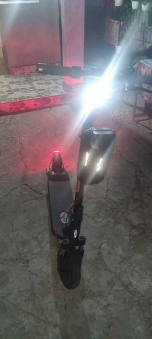 Este in garanție  vând xiaomi scoot 5 max