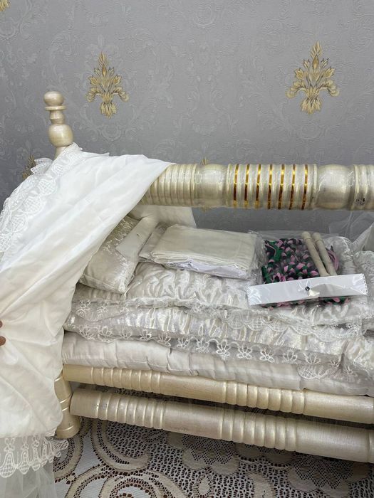 Beshik toy uchun olingan YENGI BESHIK