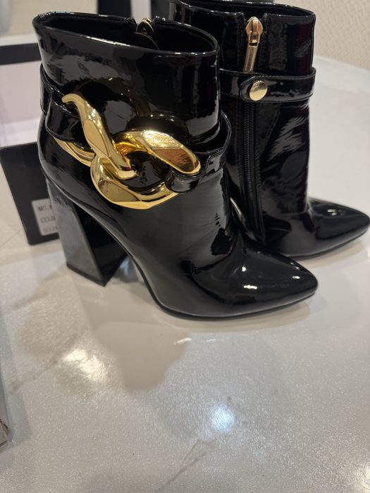 Черные лакированные ботильоны