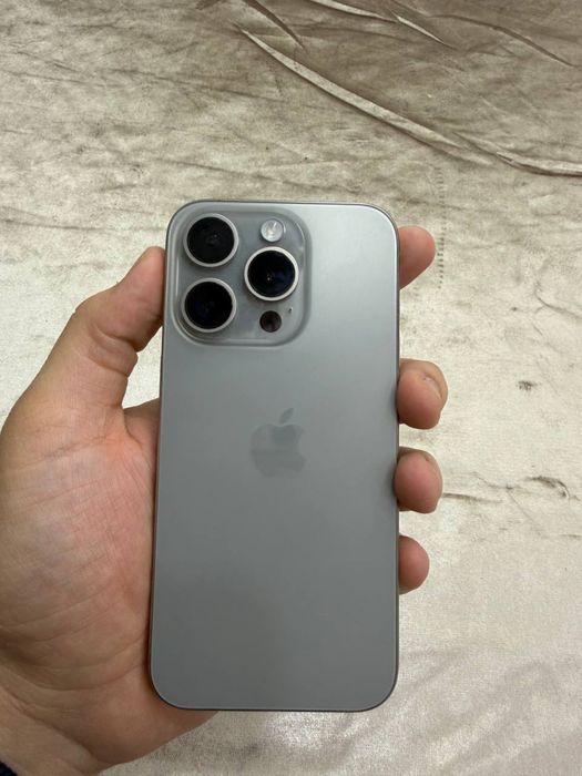 IPhone 15 pro silver