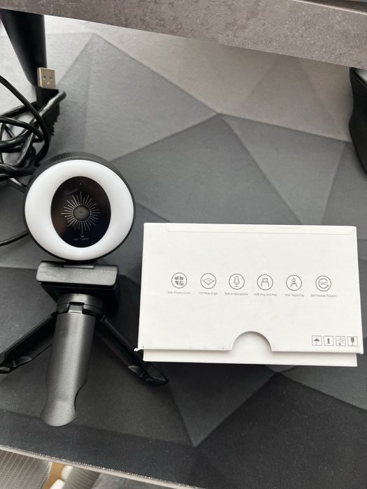 Camera Web 1080p - cu microfon, ring light si trepied incluse