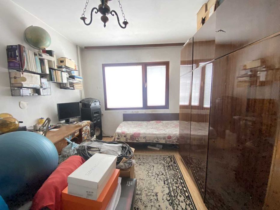 Тристаен апартамент в Изгрев с два гаража в цената!