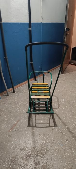 Продам санки на колесиках