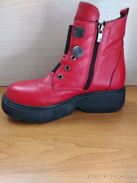 Ботинки натуральная кожа.