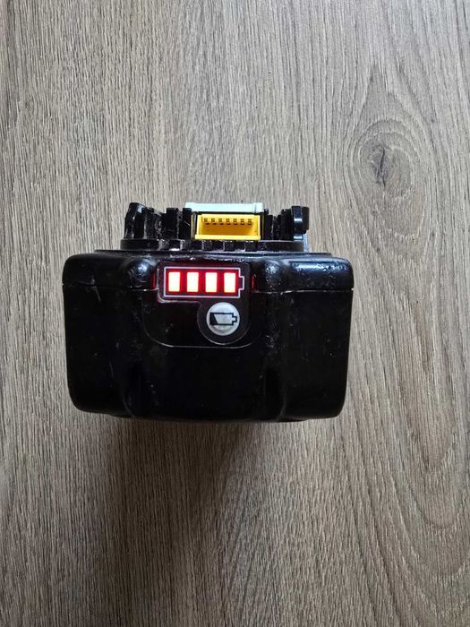 Продавам оригинална батерия Makita 4ah