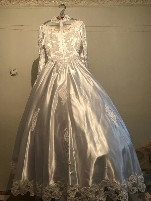 Свадебное платье(фата,перчатки,сумка в подарок)