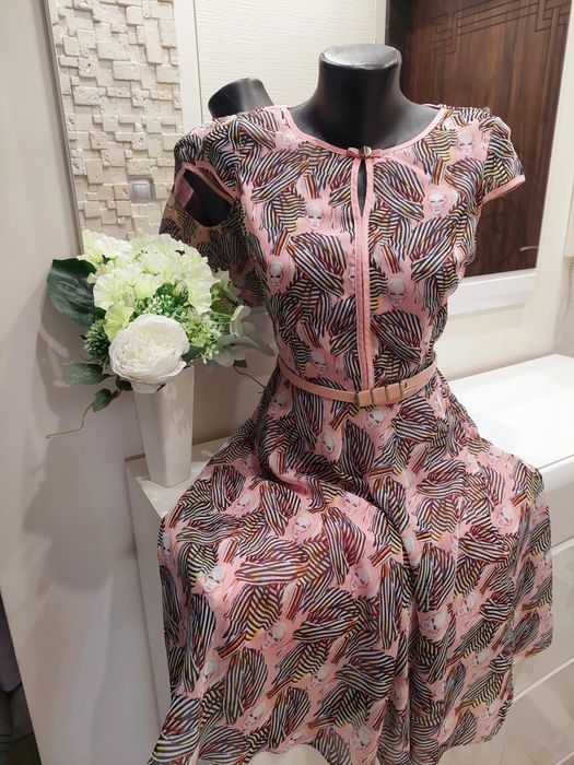 Нежна рокля в розов цвят