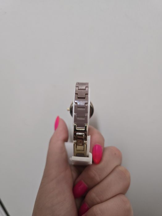 Часовник Anne Klein с диамант