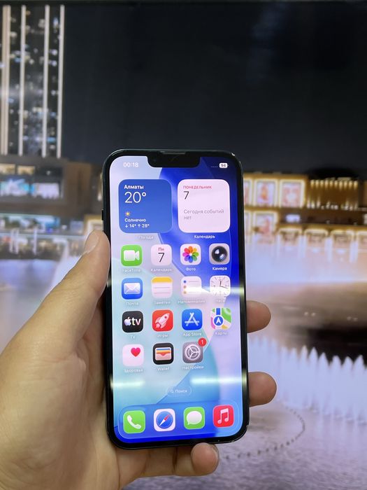 Телефон iPhone 13
