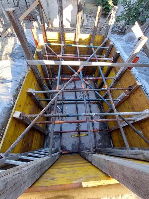 Inchiriem panouri tip doka, cofrage, schela metalica / pe roti, popici