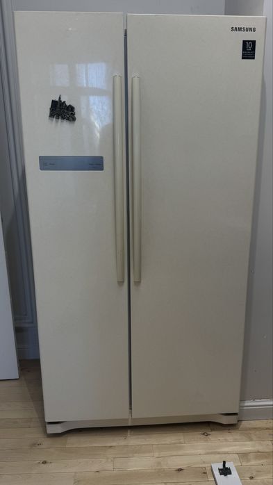 Холодильник Samsung