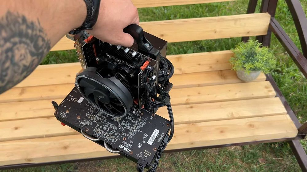 Отворена компютърна кутия, поддръжка на Mini-ATX