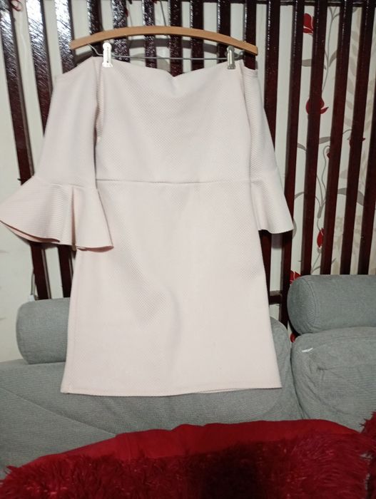 Rochie eleganta mărimea M, material plin